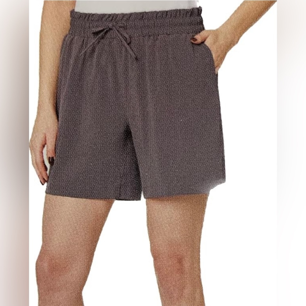 NWT! Mondetta Women’s Moisture Wicking Elastic Waitband Shorts - Size M